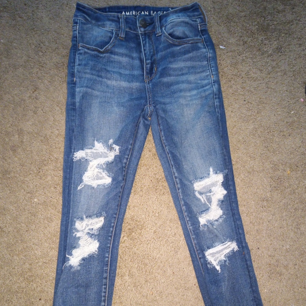 distressed American eagle jeans size 2 short